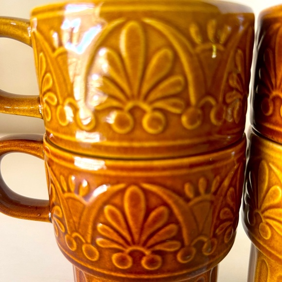 4 VTG Embossed Mid
Century Modern Ceramic Glazed
Stacking Mugs Japan
Brown Gold - Picture 6 of 9